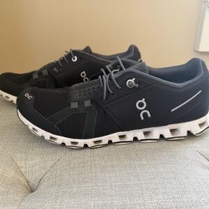 On Cloud Women's Black Cloud-Inspired Lightweight Sneakers size 8